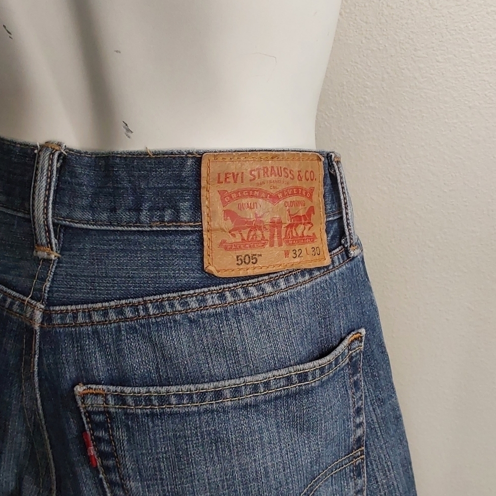 LEVIS STRAUSS 505 STRAIGHT HIGH RISE JEANS SIZE 32 X30 - Picture 5 of 6